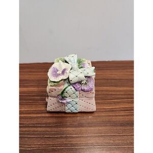 Fitz and Floyd Ceramic‎ Lidded Trinket Box Gift Bow Pansies Spring Present Bow